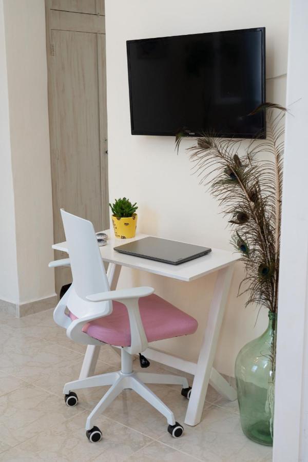 Flowers In The City - Elegant Home In Argostoli Exterior photo